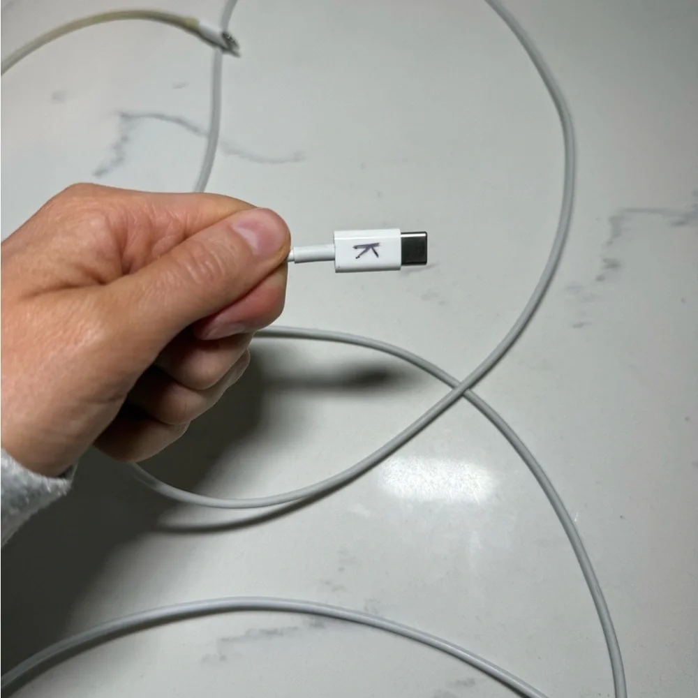 🆓 4 Apple Lightning Cords
